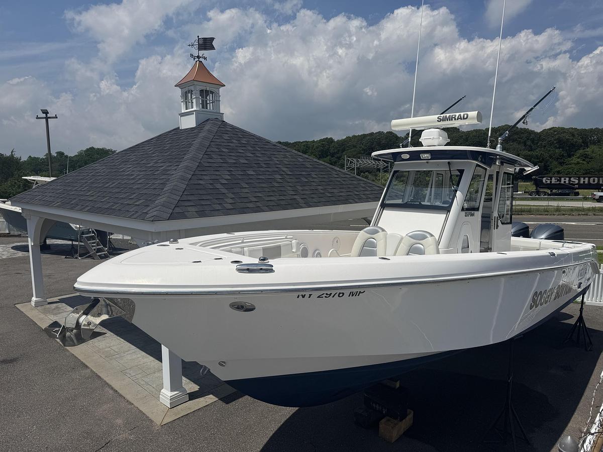 Used 2012 Everglades 325 Pilot