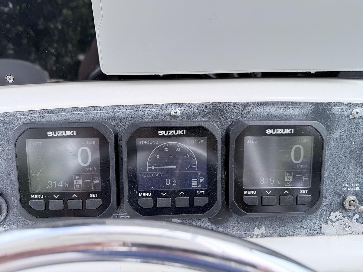Used 2002 Boston Whaler 295 Conquest