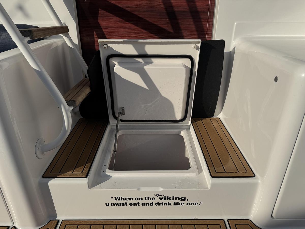 Used 2002 Viking 61 Enclosed Bridge