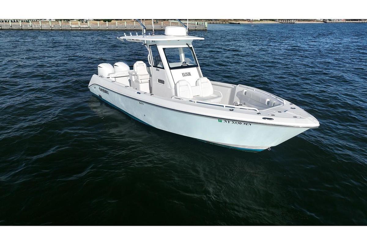 Used 2019 Everglades 295 Center Console