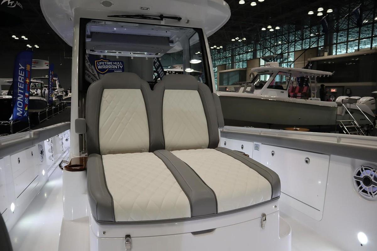 2025 Everglades 315 Center Console