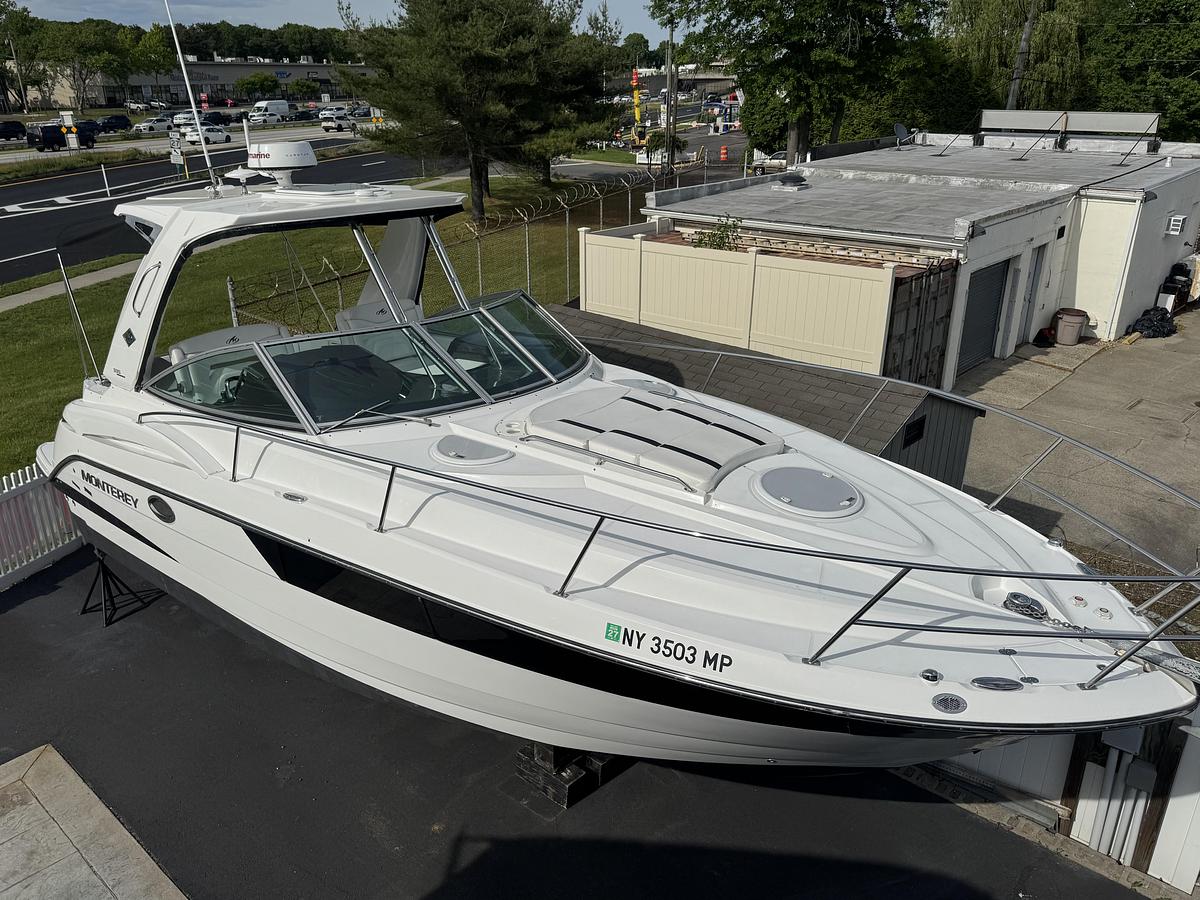 Used 2018 Monterey 355 Sport Yacht