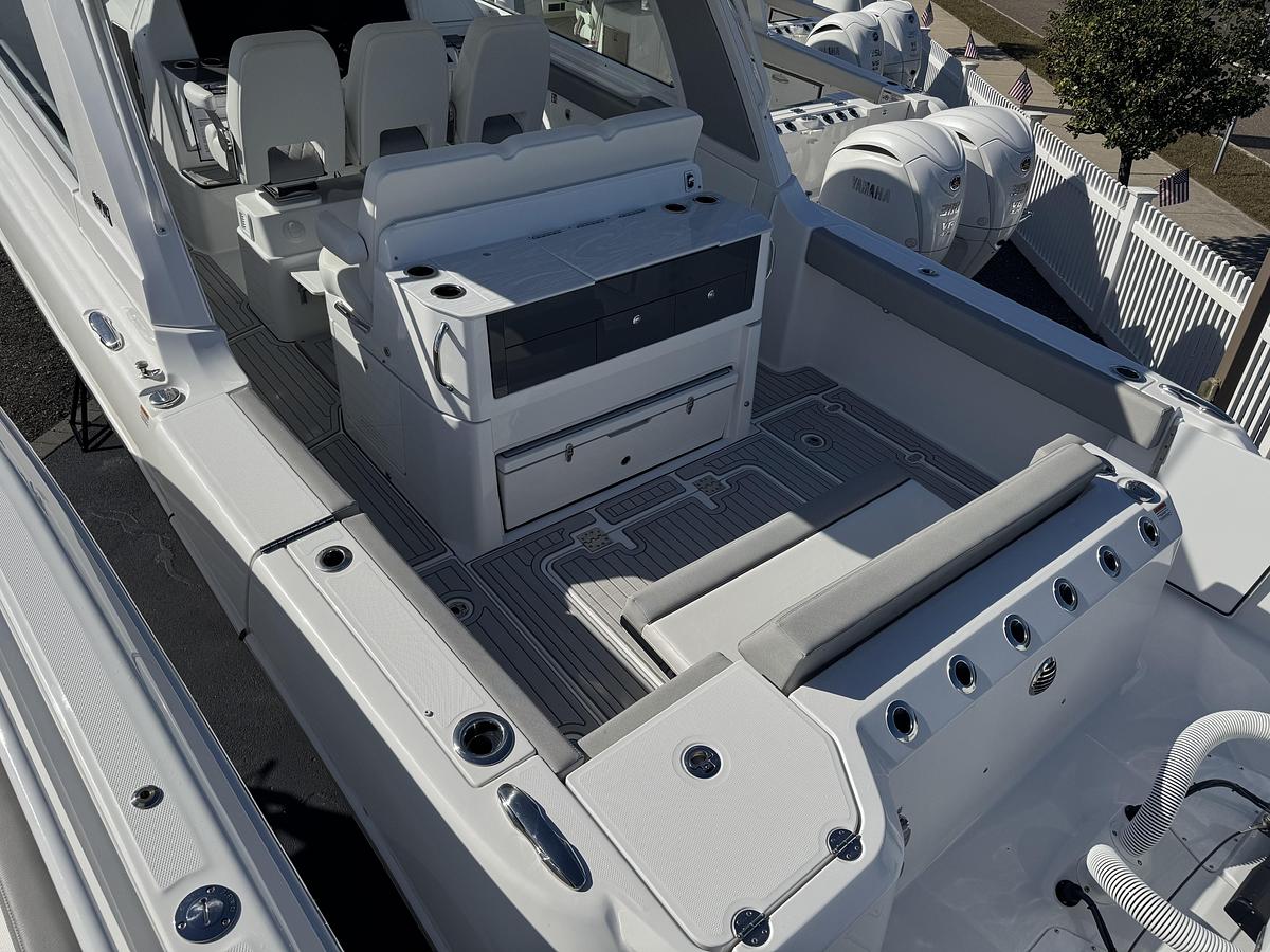 2026 Everglades 367CX