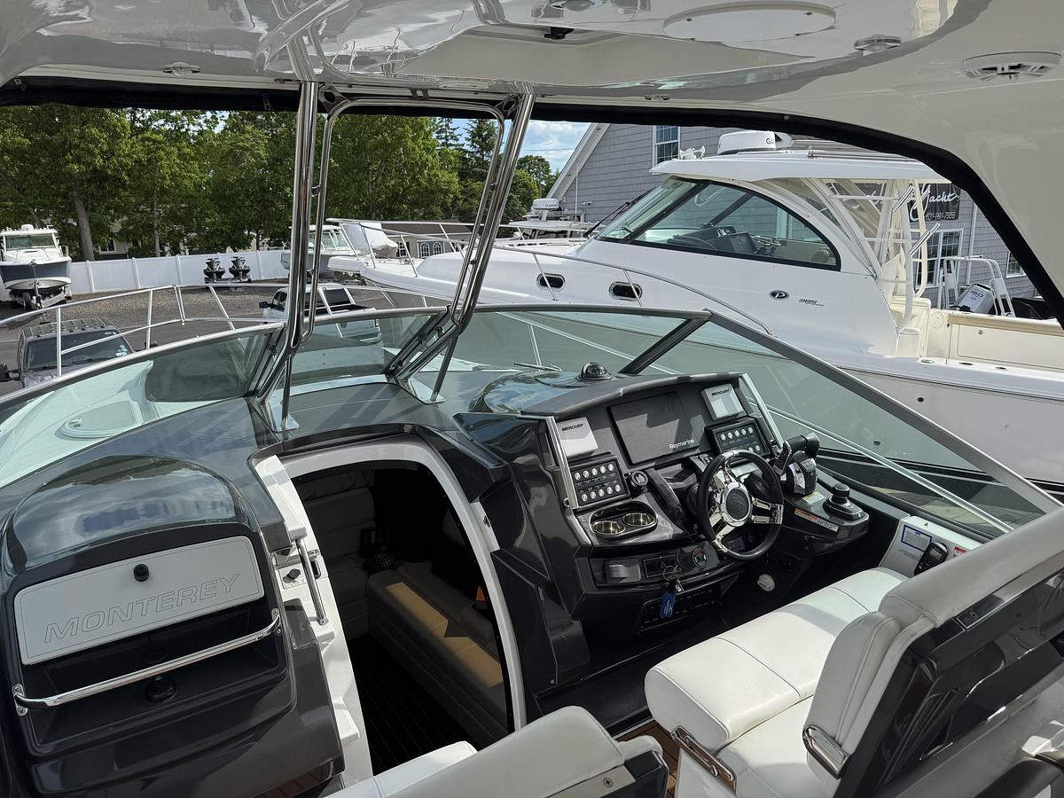 Used 2018 Monterey 355 Sport Yacht