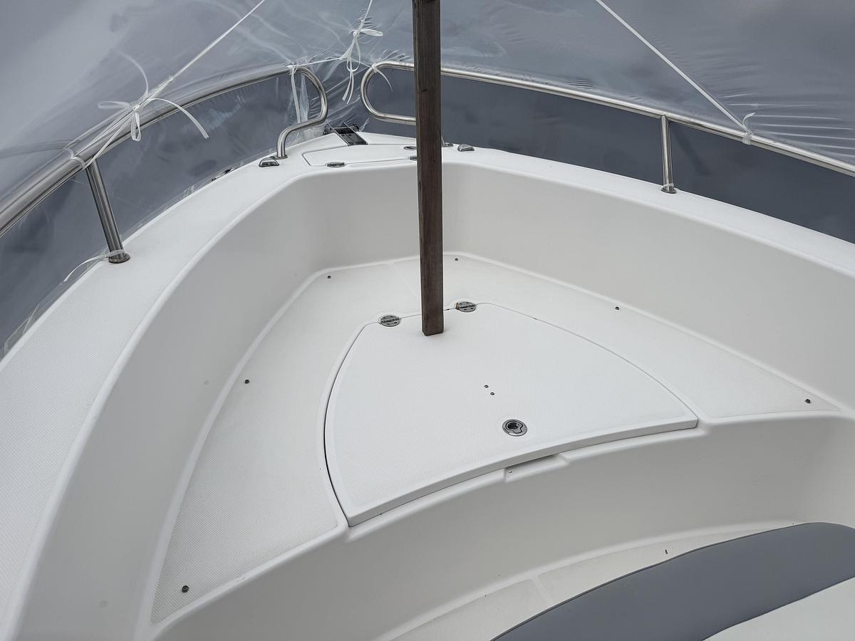 Used 2017 Everglades 230 Center Console