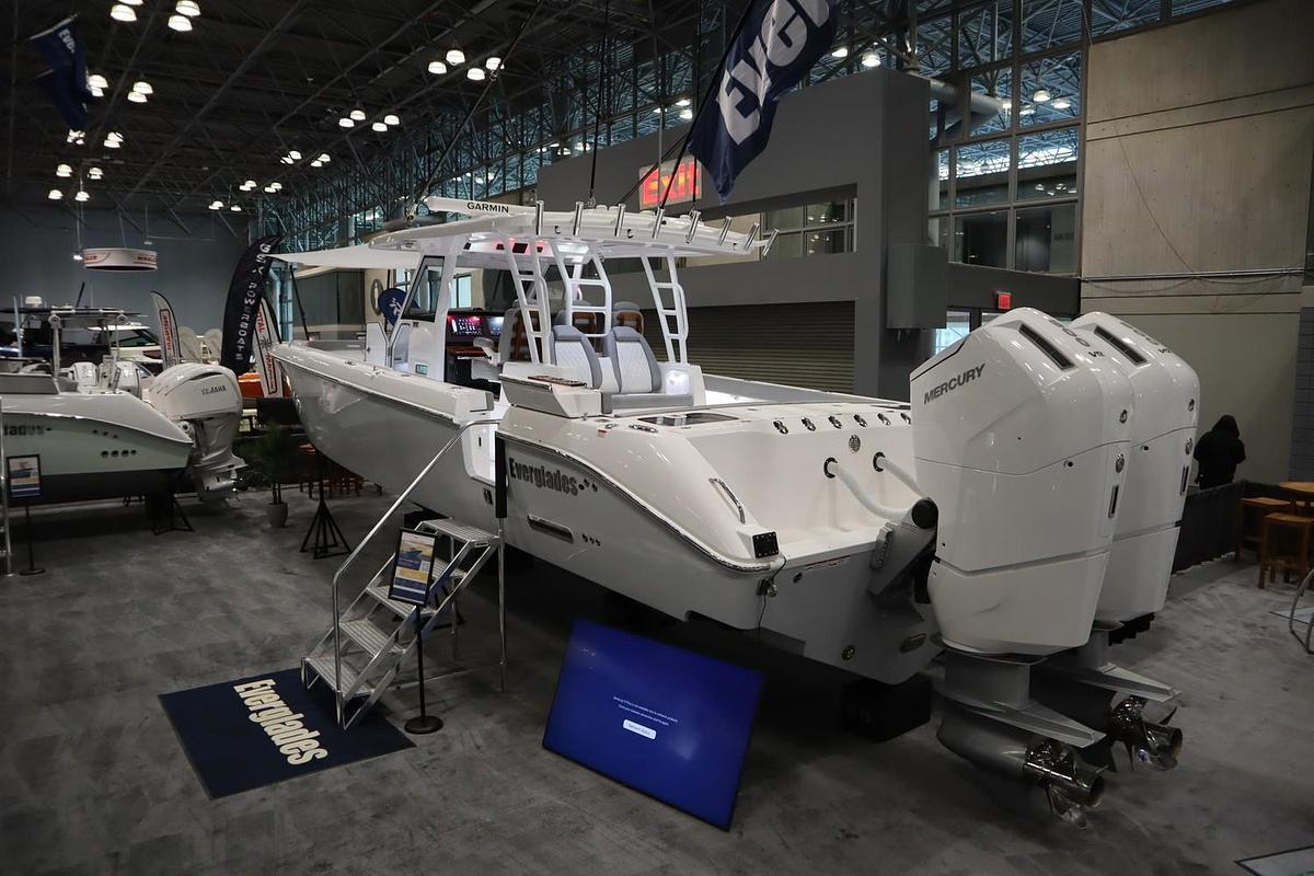 2025 Everglades 395 Center Console