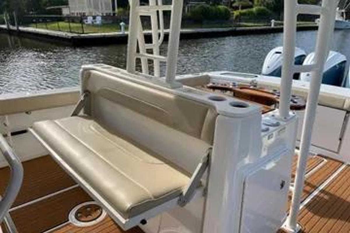 Used 2019 Everglades 435 Center Console
