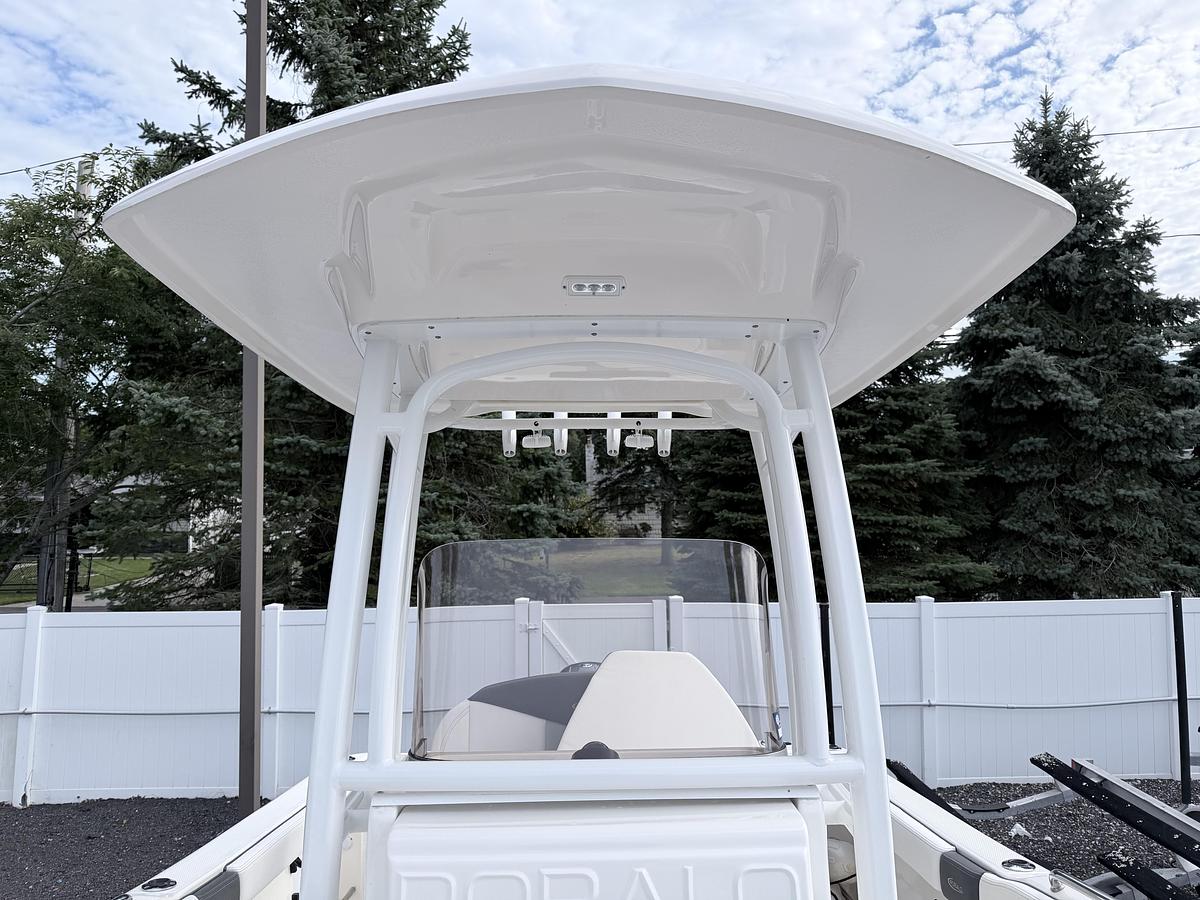 Used 2022 Robalo R222 Explorer