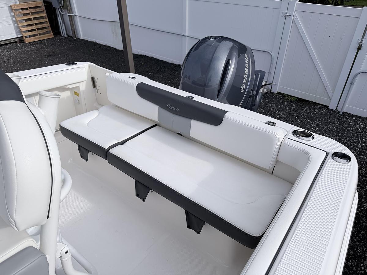 Used 2022 Robalo R222 Explorer