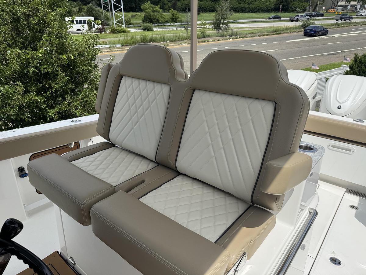 Used 2024 Everglades 315cc