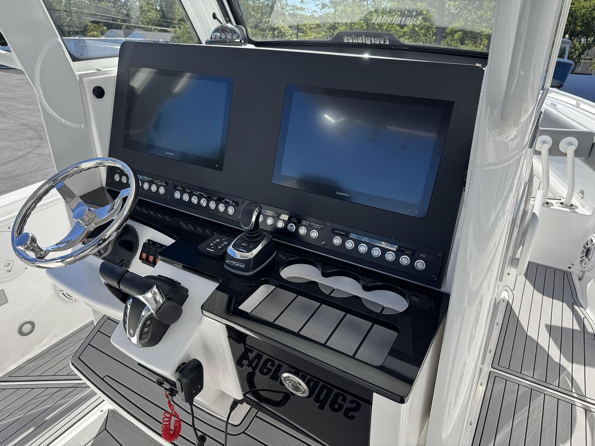 Used 2021 Everglades 295 Center Console