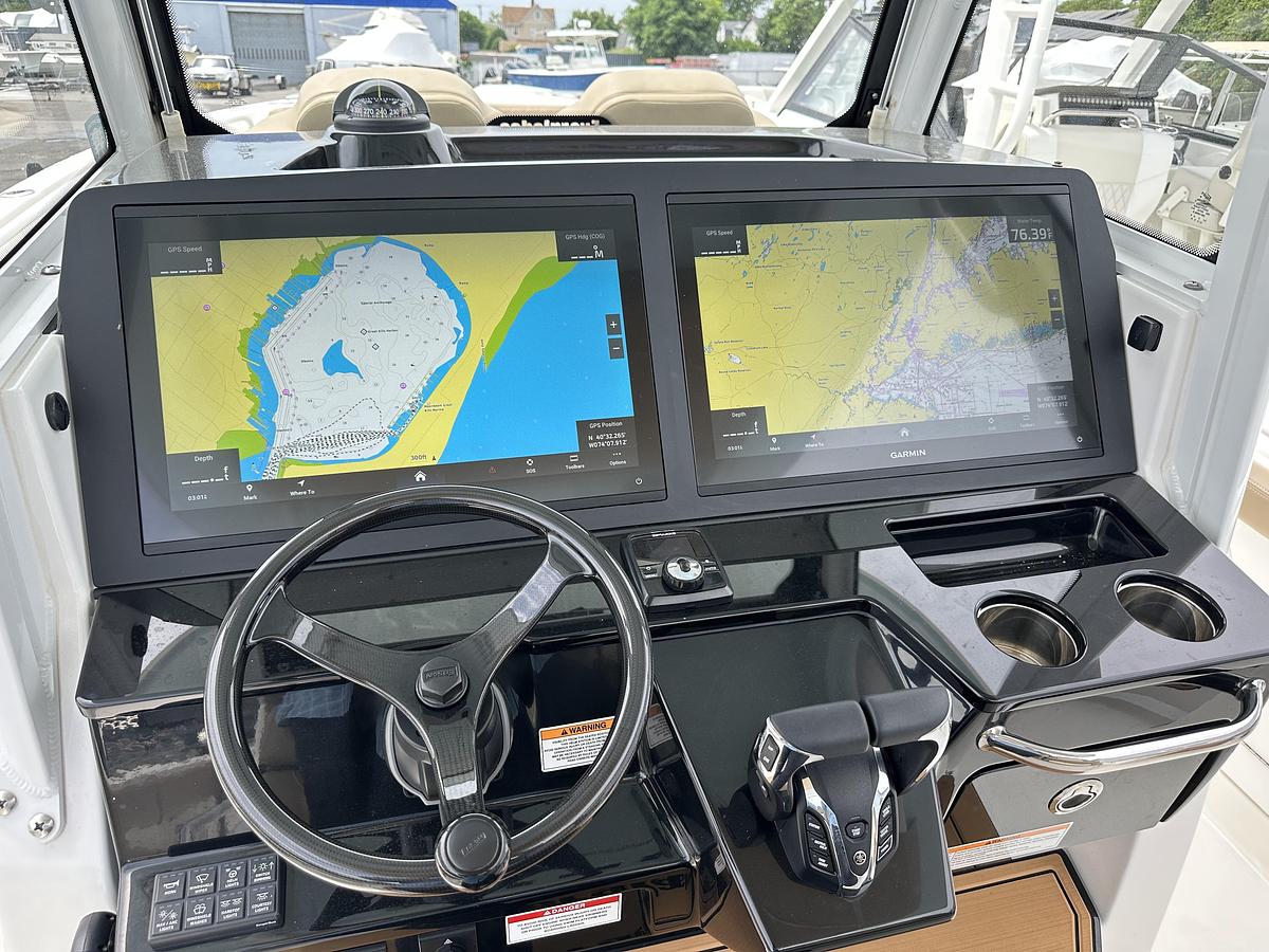 Used 2024 Everglades 315cc