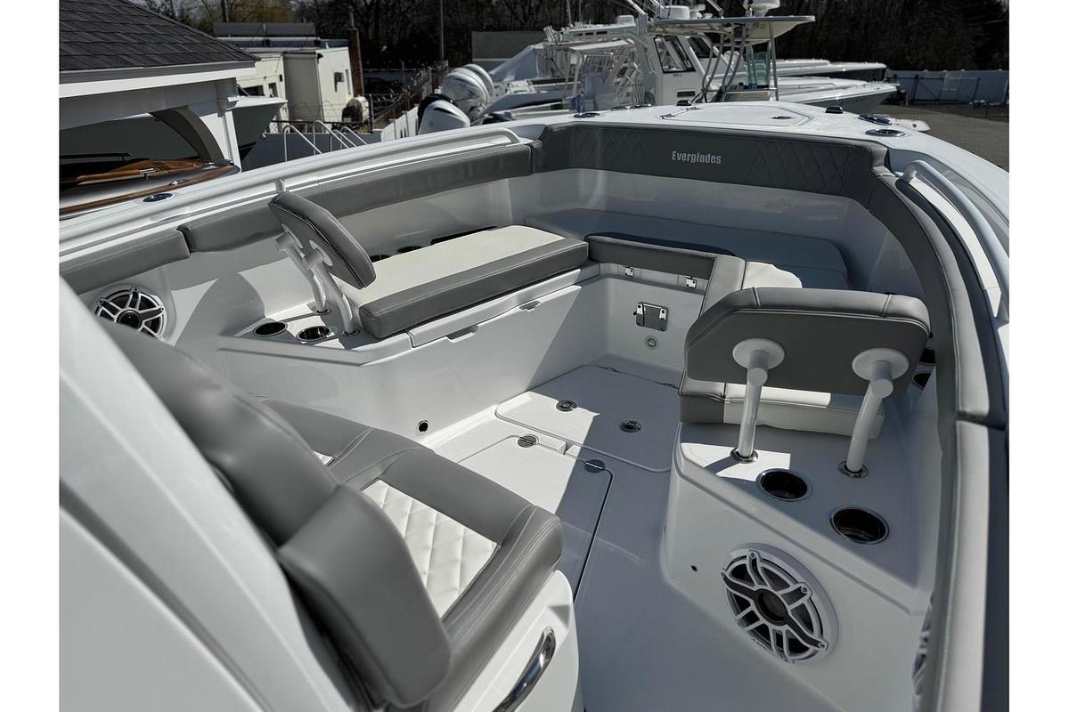 2025 Everglades 285 Center Console