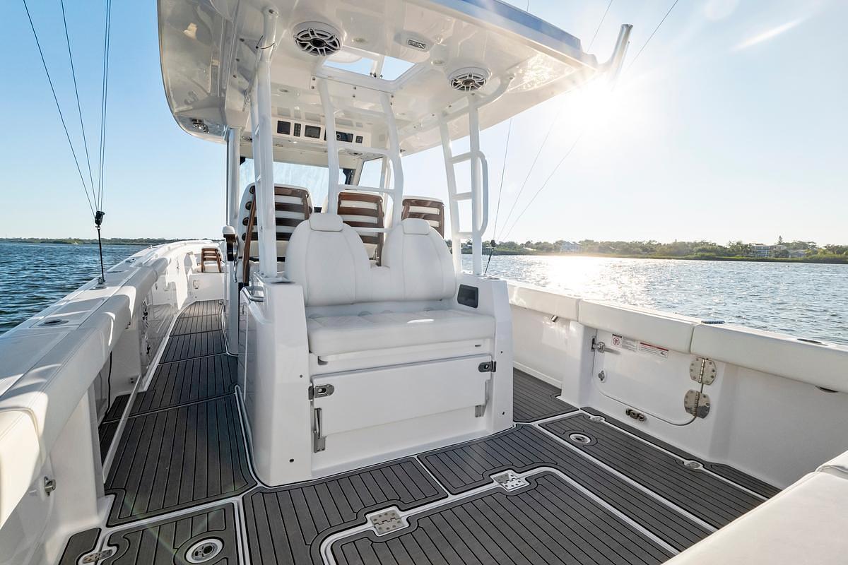 2025 Everglades 375 Center Console