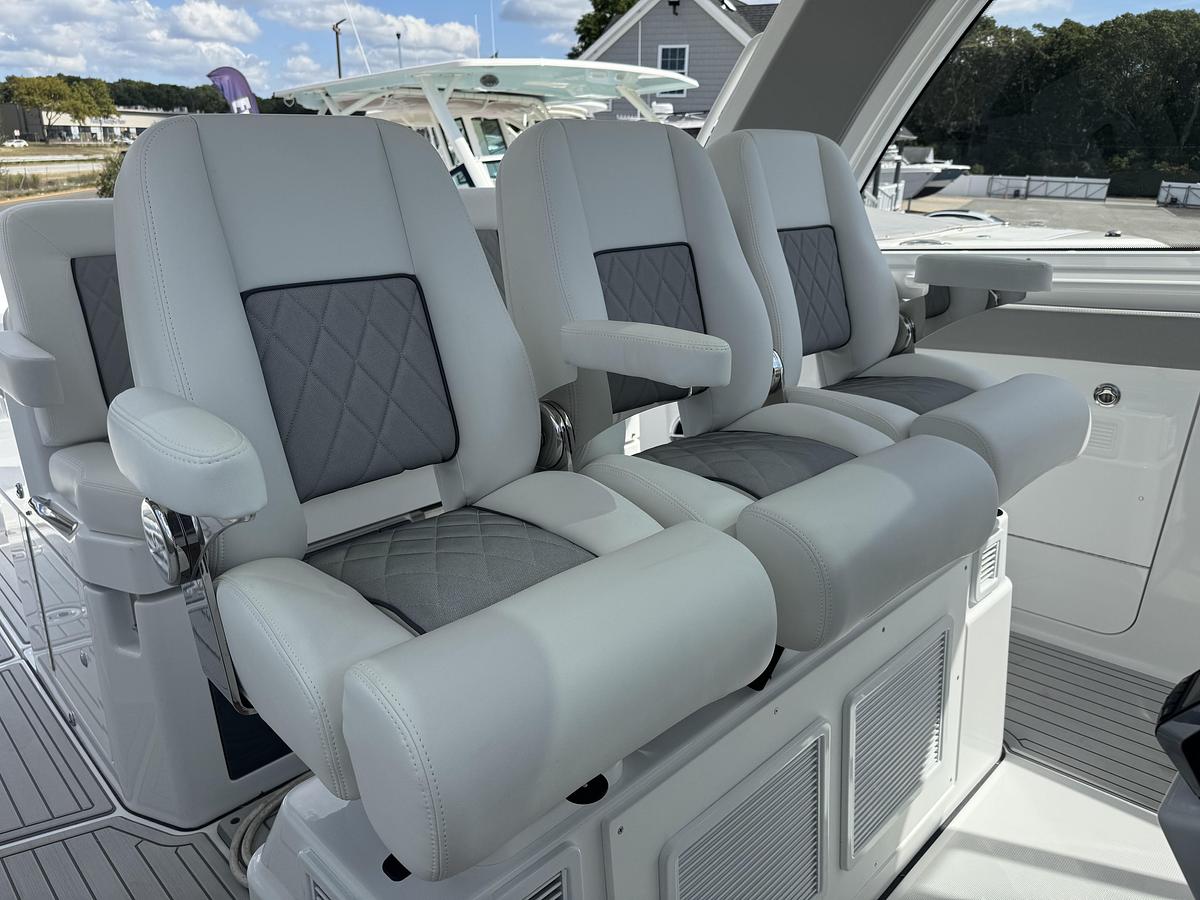 2026 Everglades 367CX