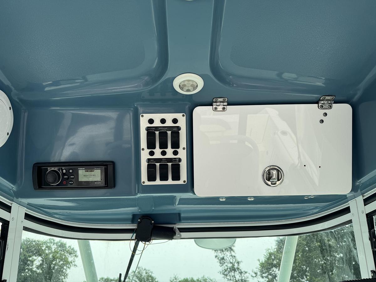 Used 2007 Everglades 260CC