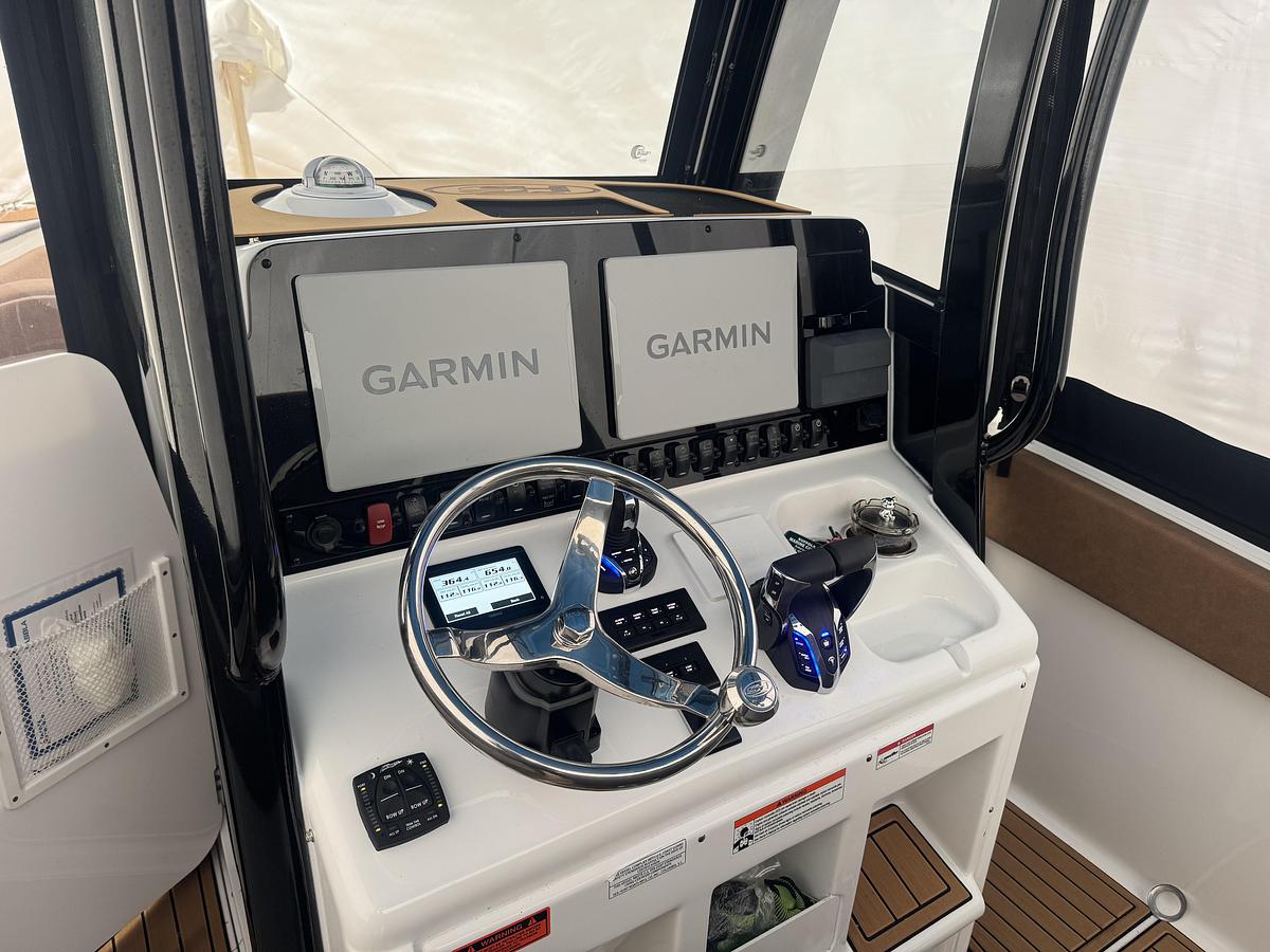 Used 2025 Sea Hunt Ultra 265SE