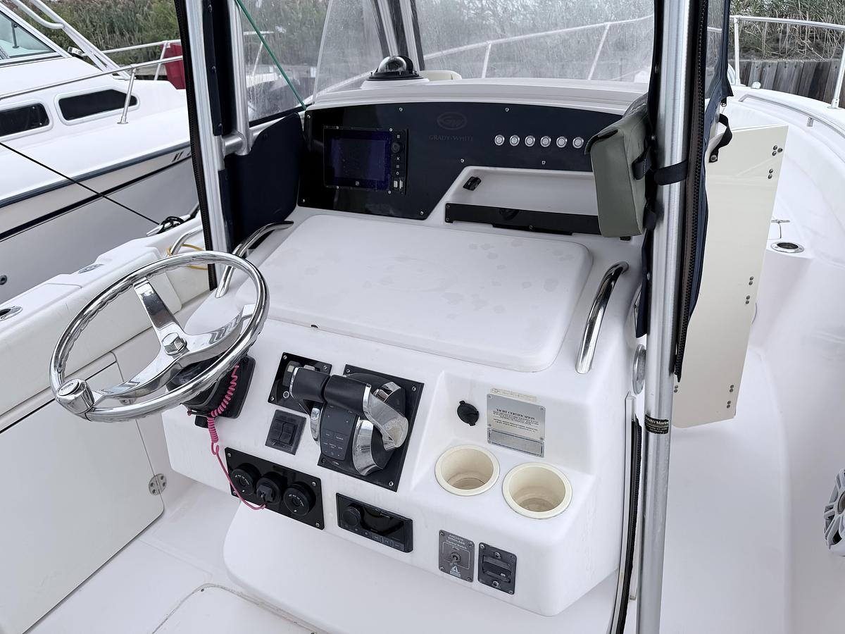 Used 2004 Grady-White Chase 273