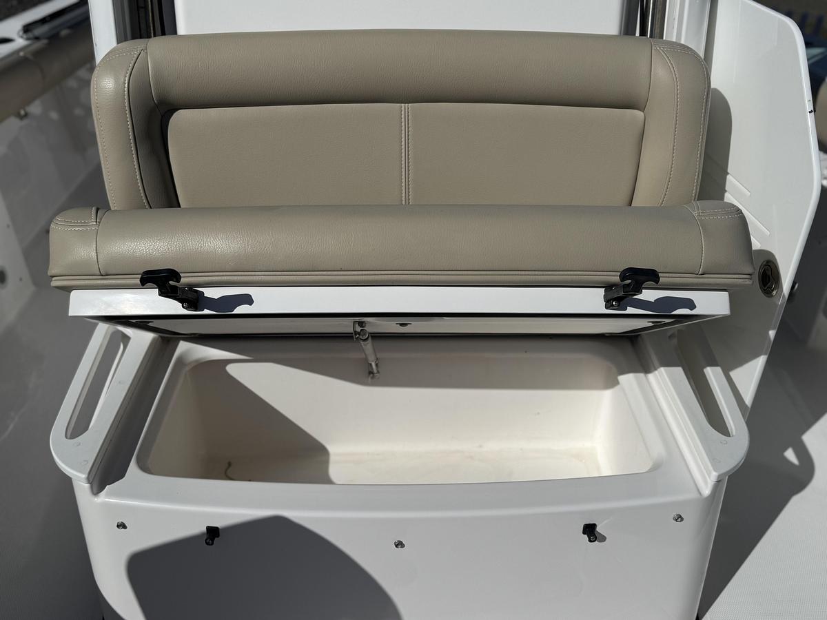 Used 2019 Everglades 273 Center Console