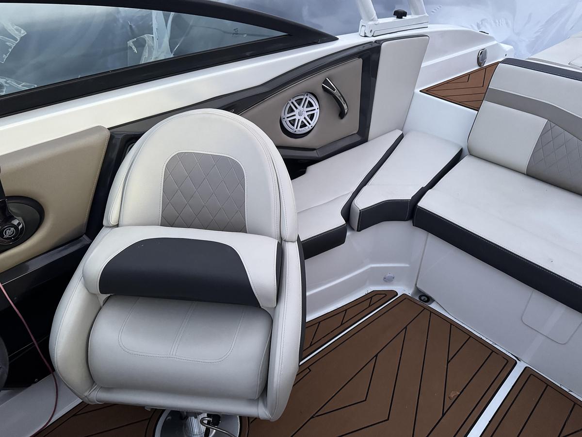 Used 2022 Monterey 235SS