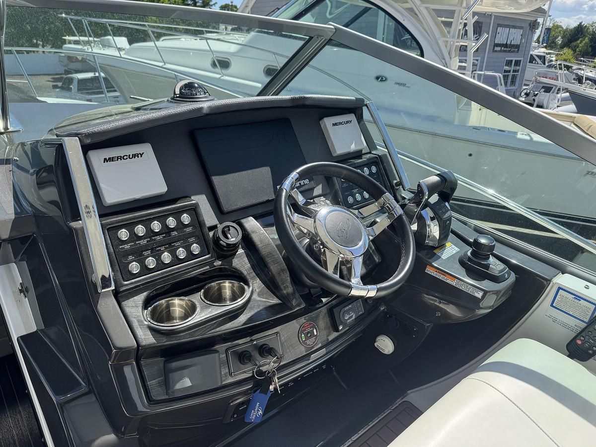 Used 2018 Monterey 355 Sport Yacht