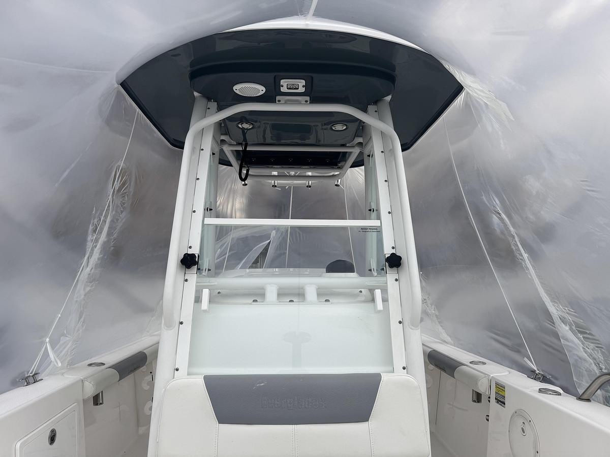 Used 2017 Everglades 230 Center Console