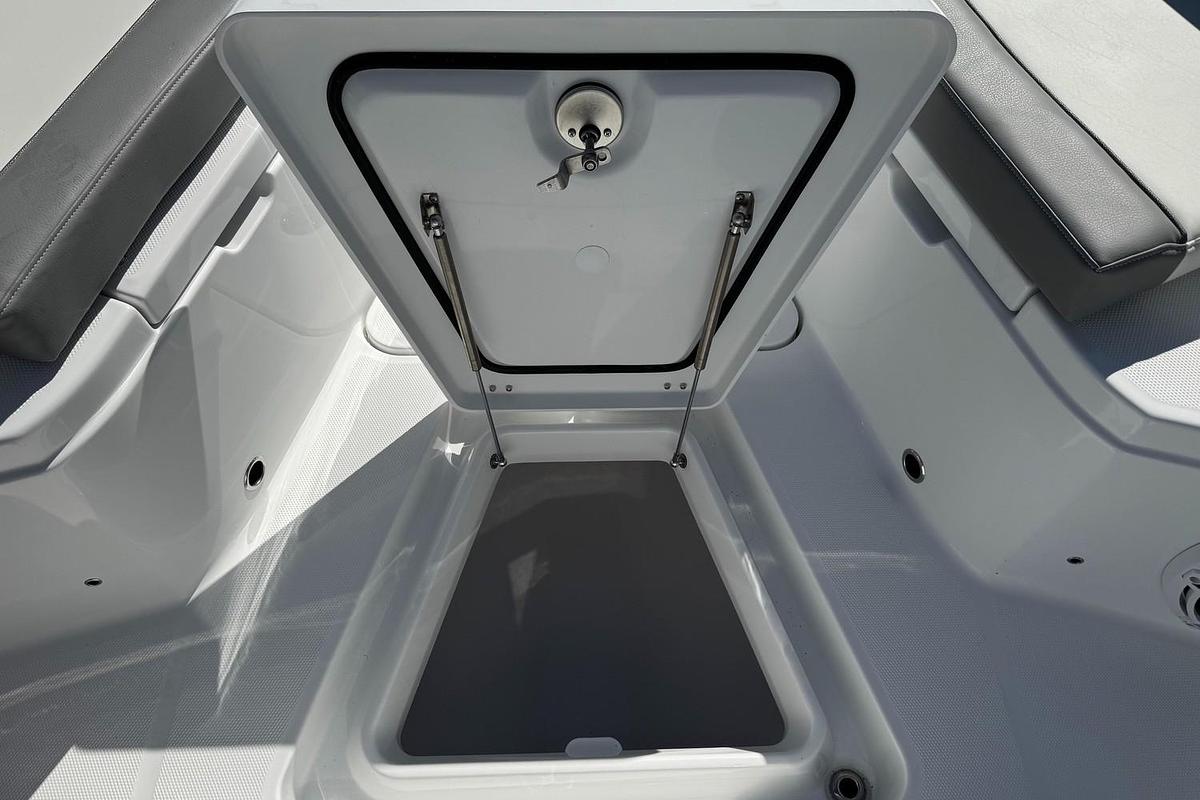 2025 Everglades 285 Center Console