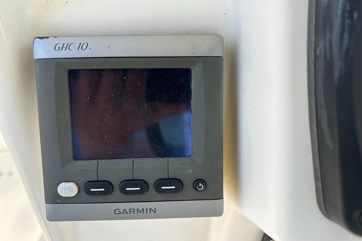 Used 2012 World Cat 320 CC