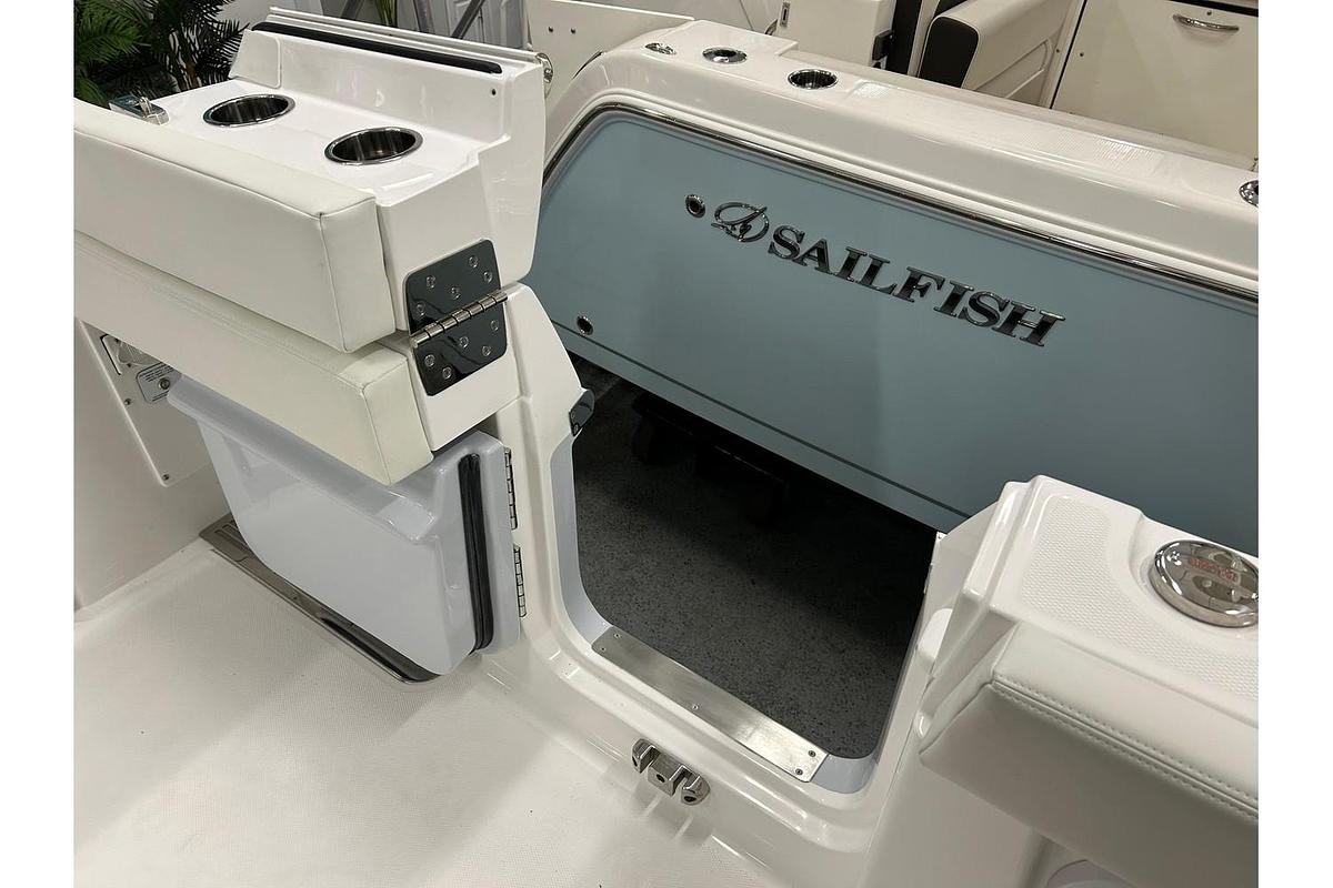 2024 Everglades 285 Center Console