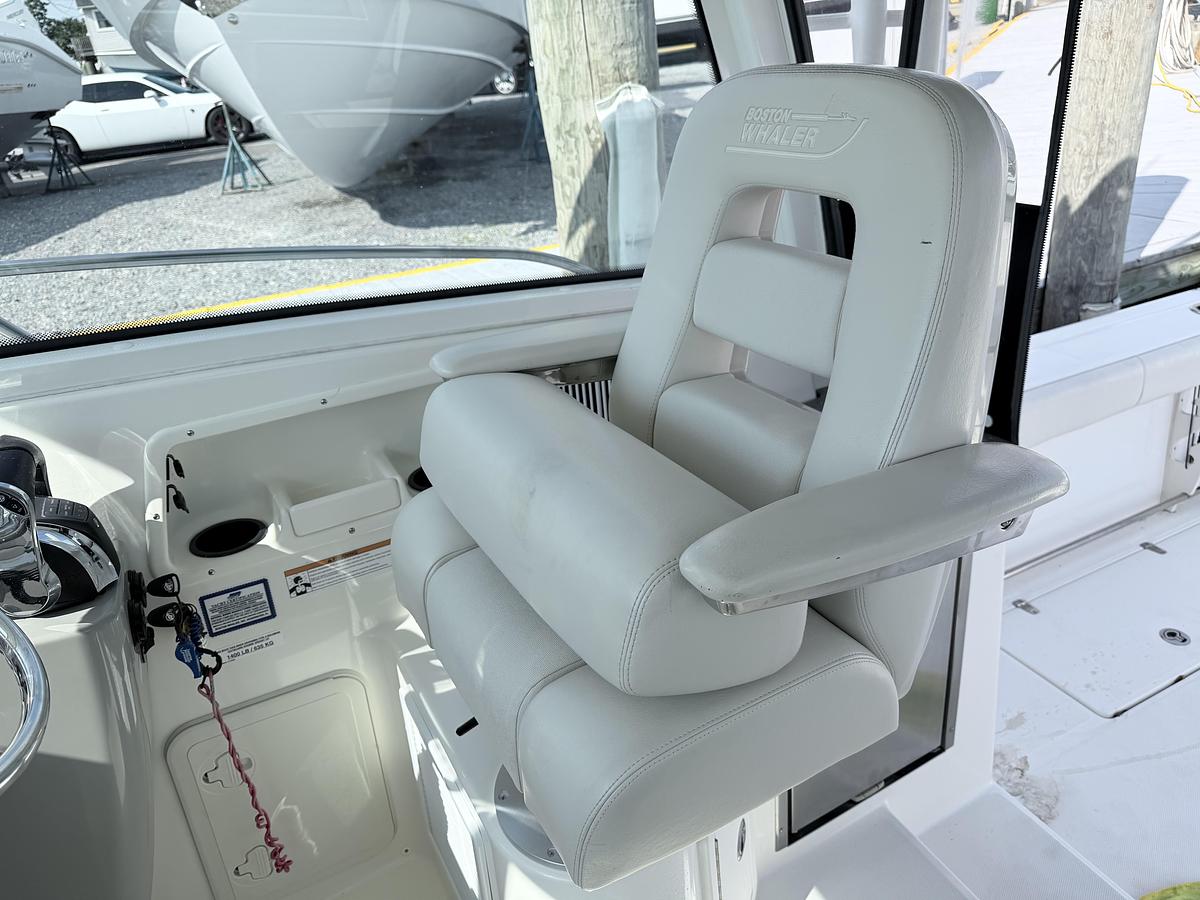 Used 2017 Boston Whaler 315 Conquest
