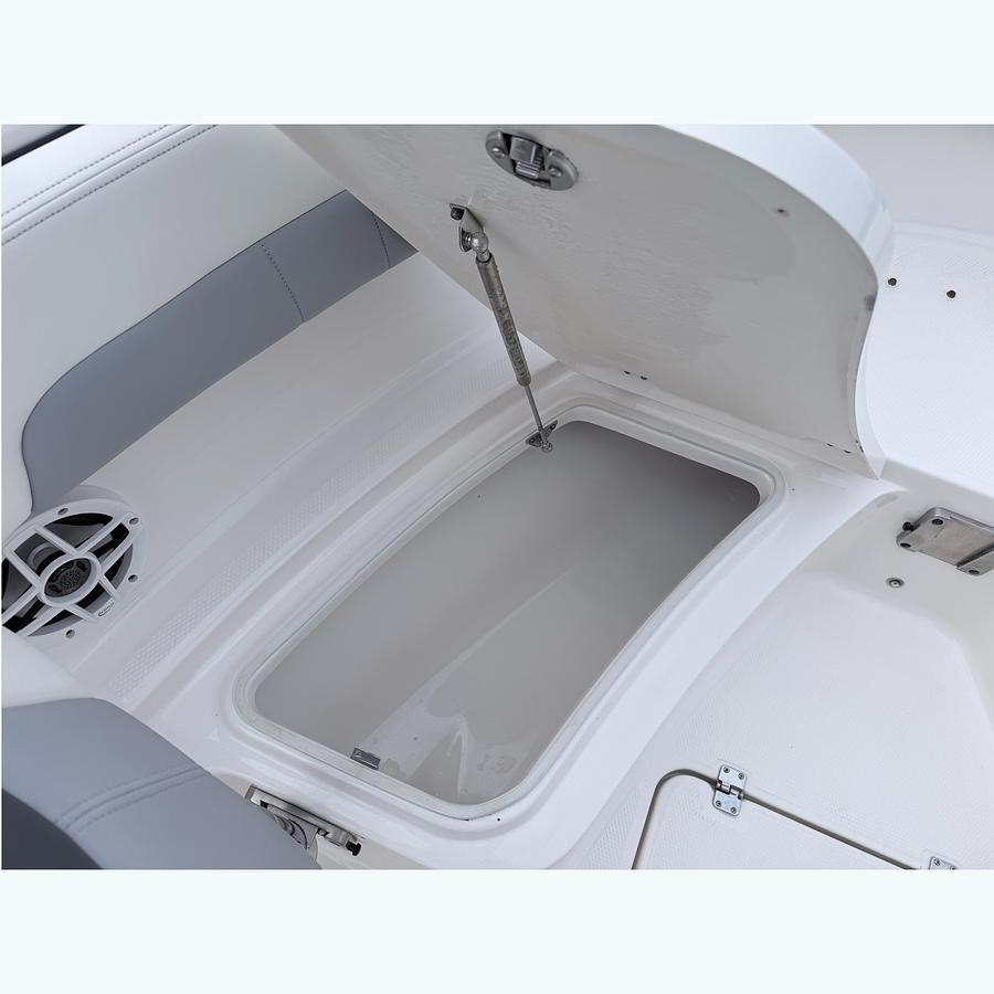 Used 2022 Robalo R222 Explorer