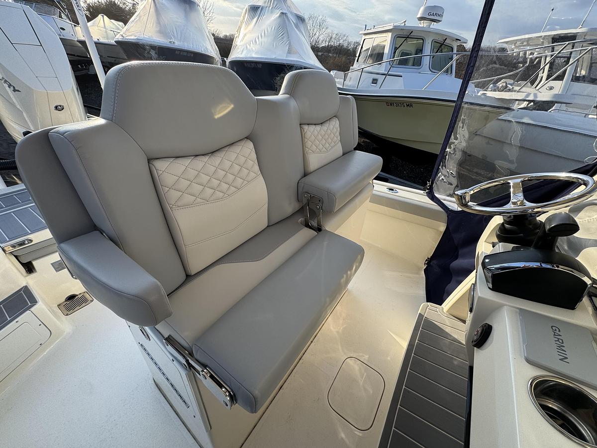 Used 2024 Scout 281 xss Carbon