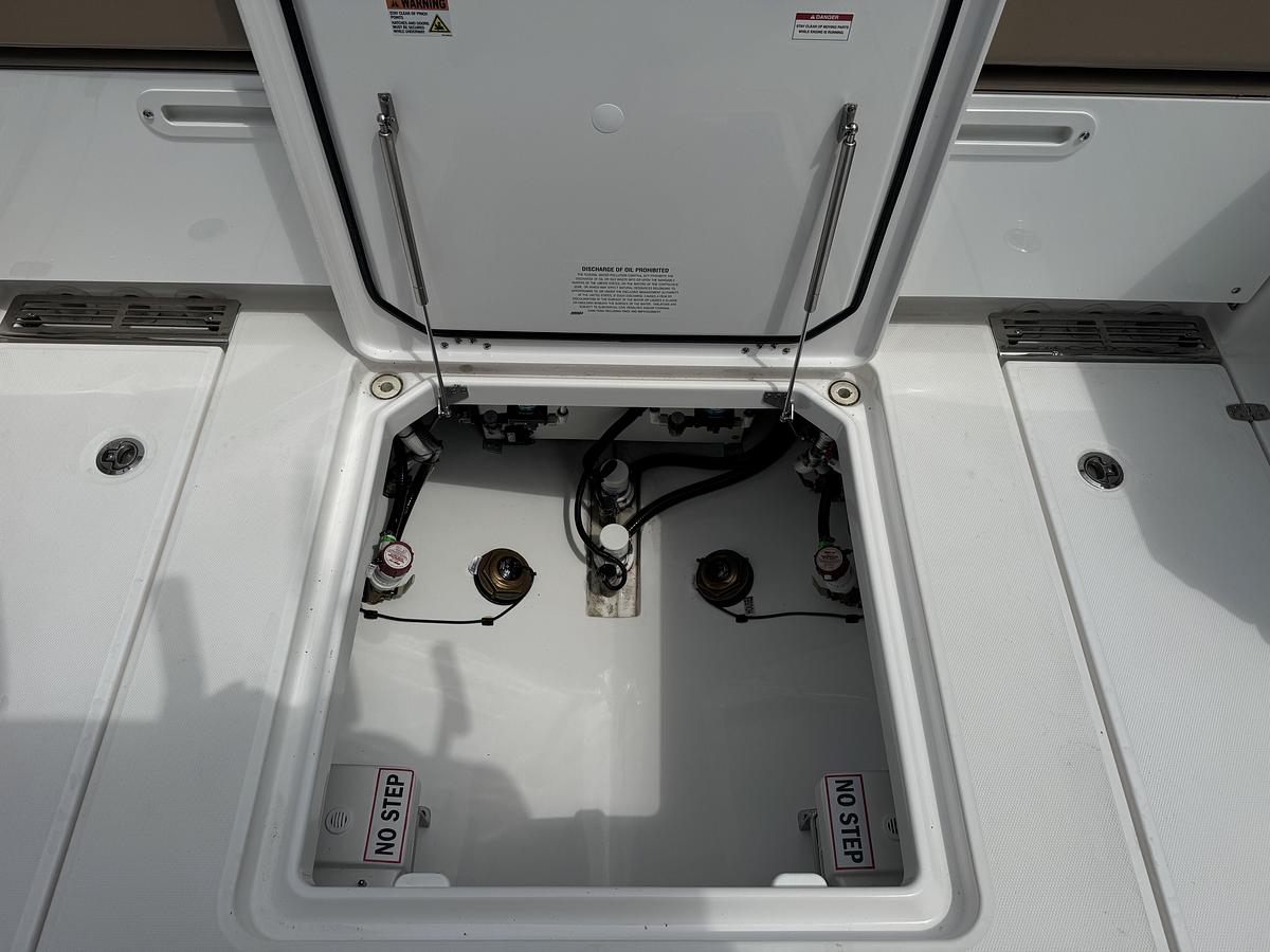 Used 2024 Everglades 315cc