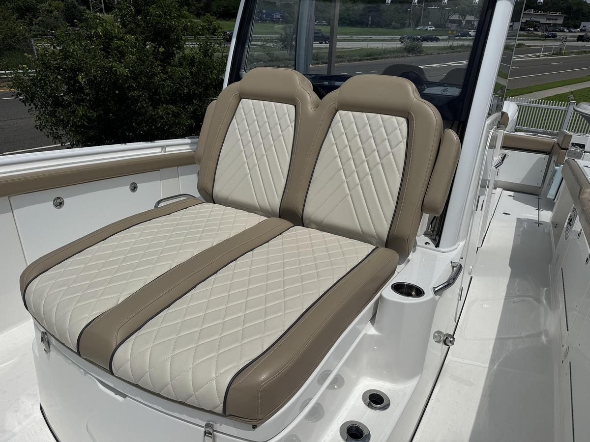 Used 2024 Everglades 315cc