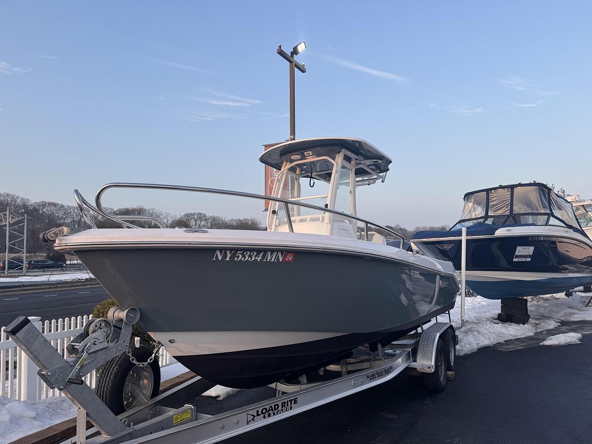 Used 2017 Everglades 230 Center Console
