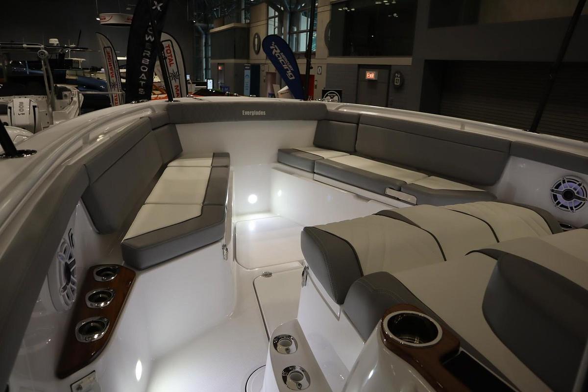 2025 Everglades 395 Center Console