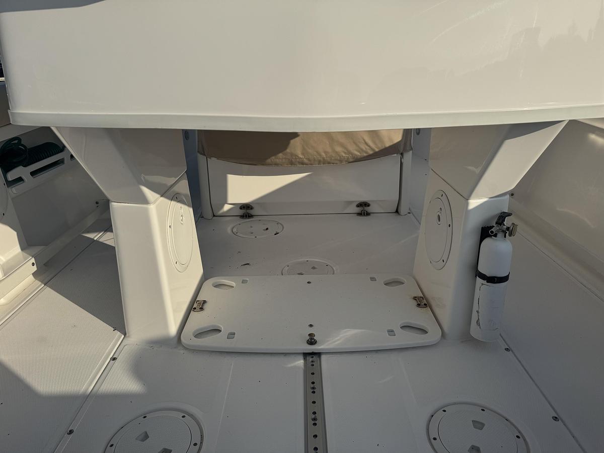 Used 2016 Everglades 255cc