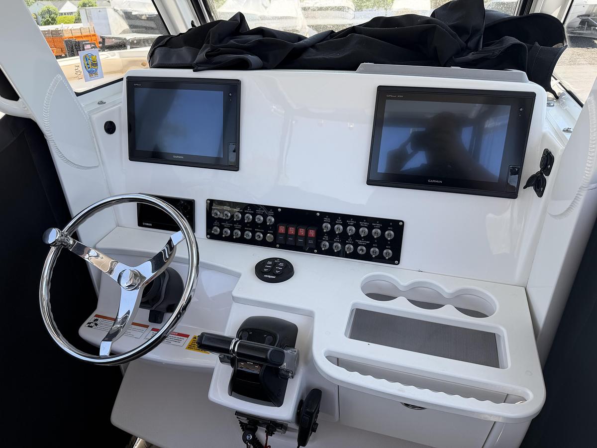 Used 2019 Everglades 295CC
