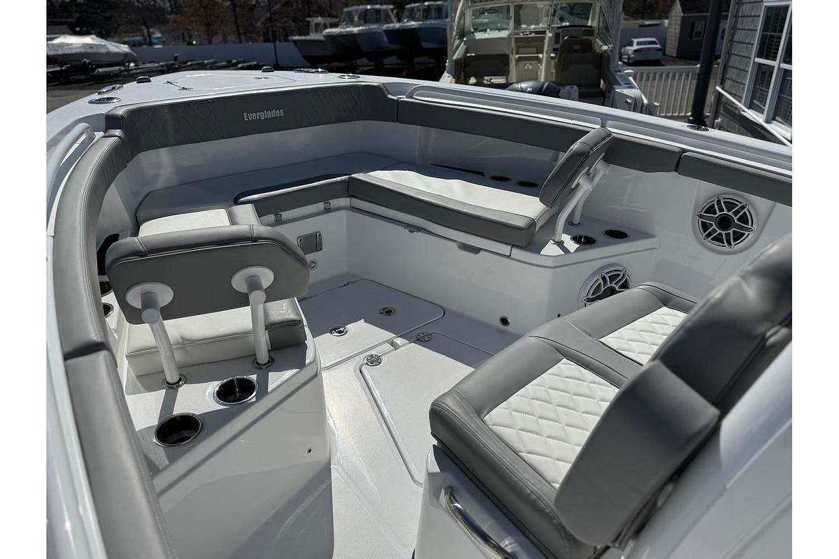 2025 Everglades 285 Center Console