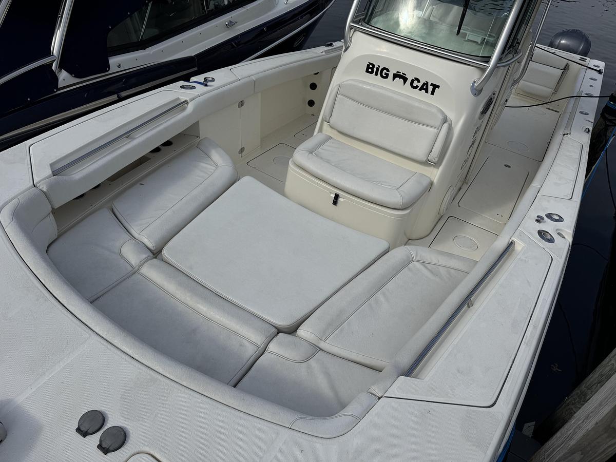 Used 2012 World Cat 320 CC