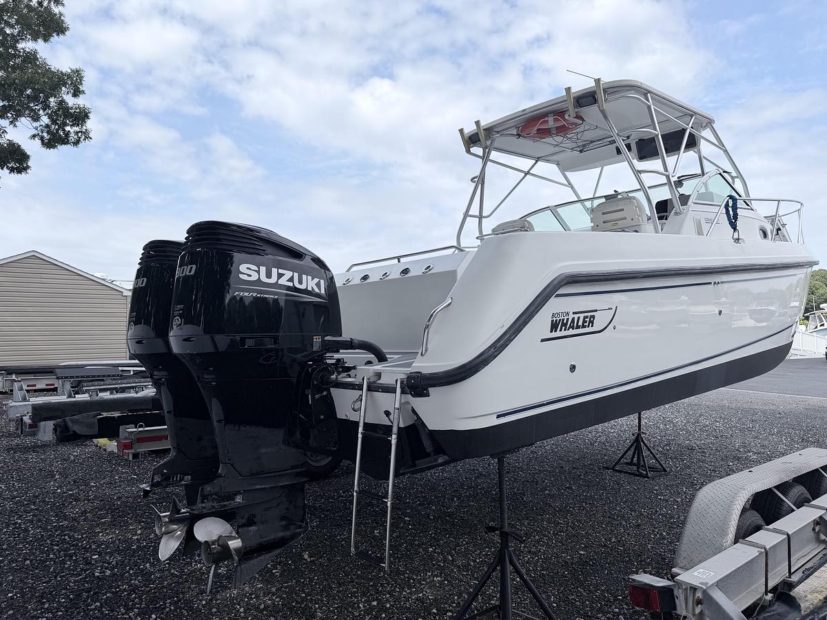 Used 2002 Boston Whaler 295 Conquest