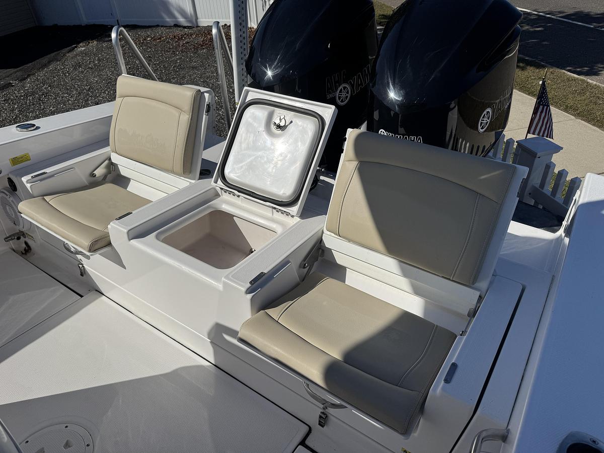 Used 2019 Everglades 273 Center Console