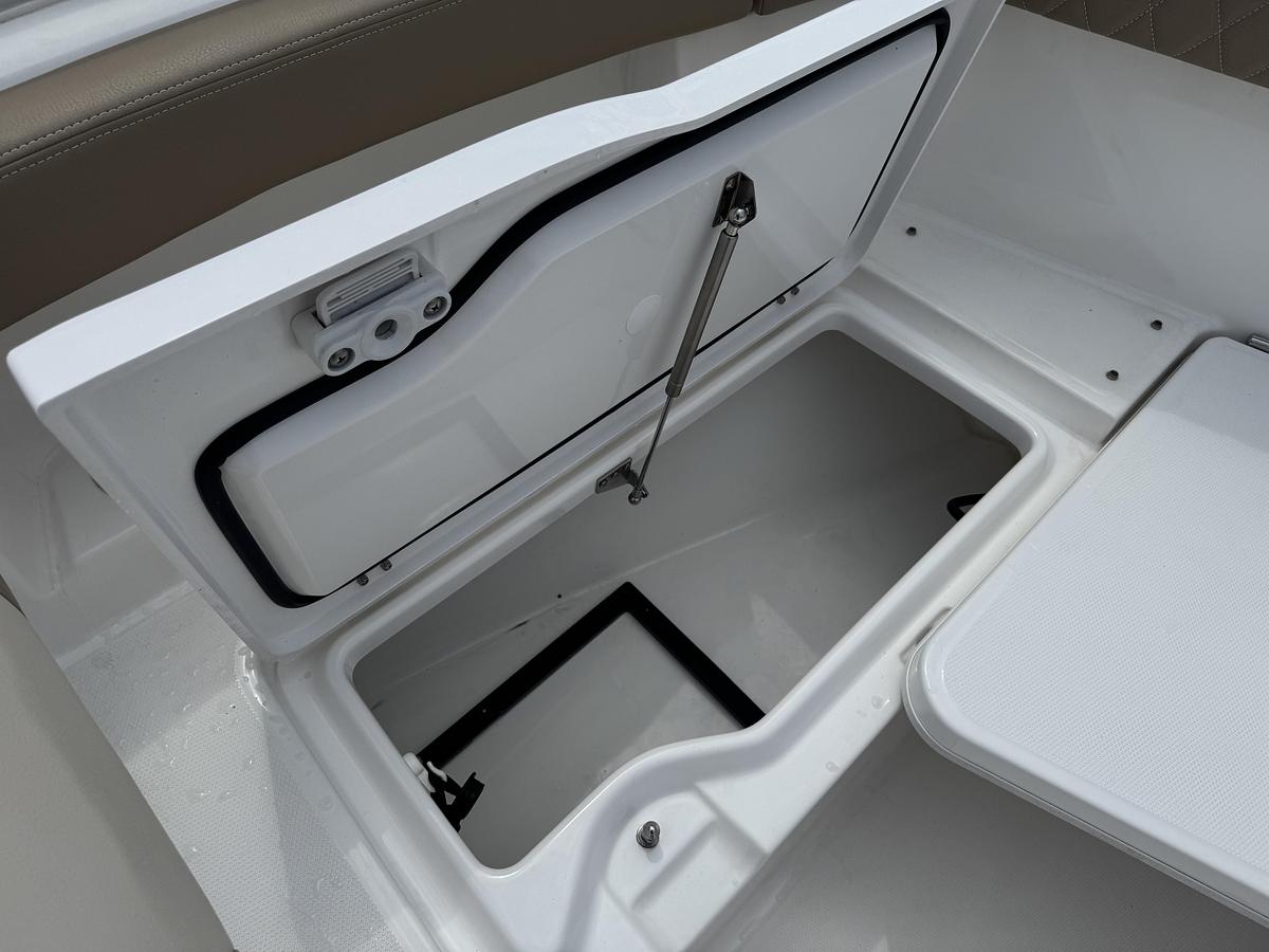 Used 2024 Everglades 315cc