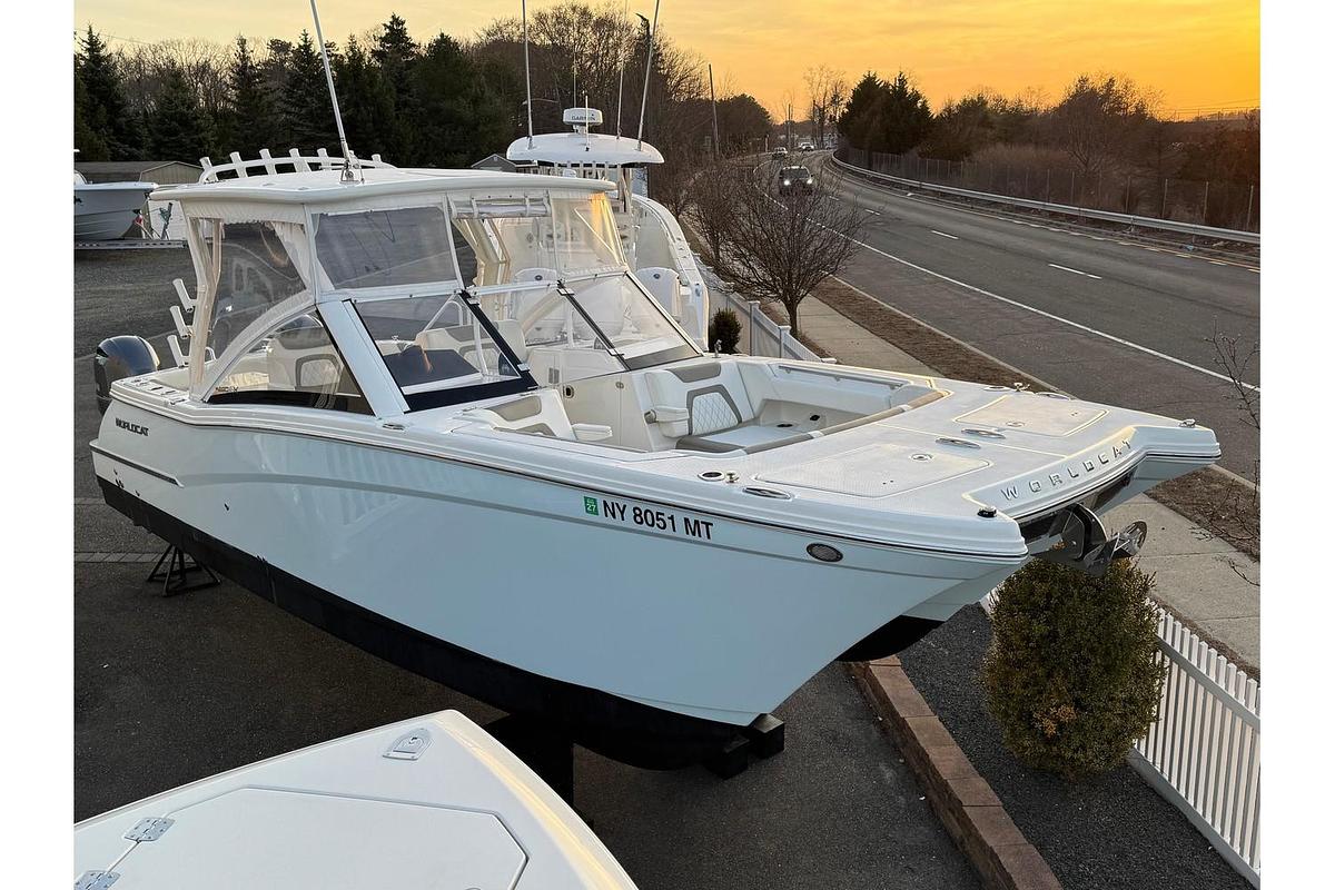 Used 2023 World Cat 280 DC-X