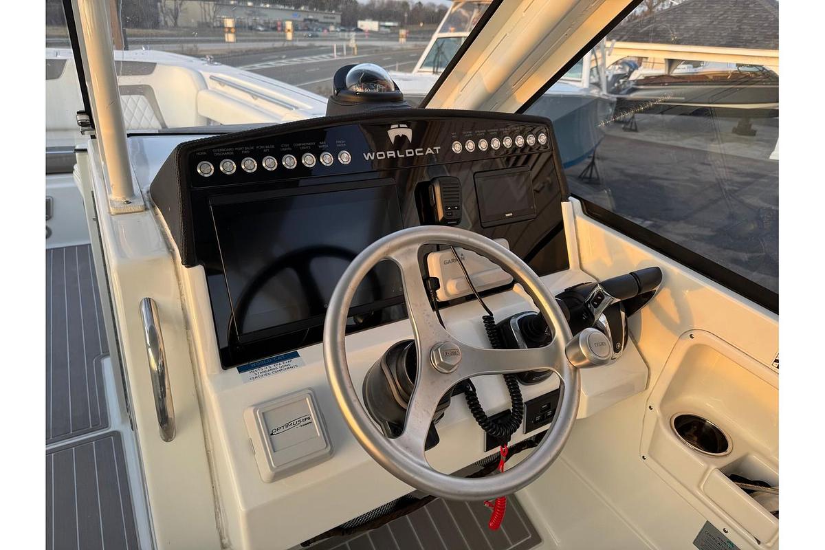Used 2023 World Cat 280 DC-X