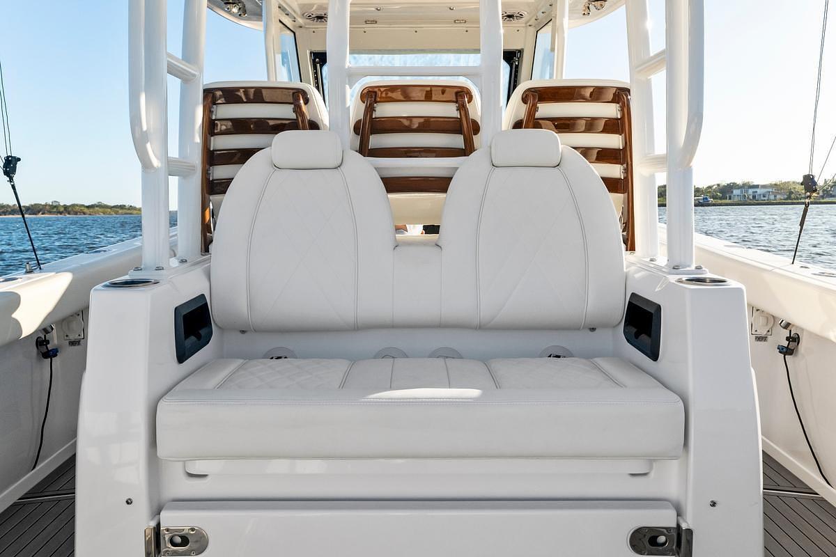 2025 Everglades 375 Center Console