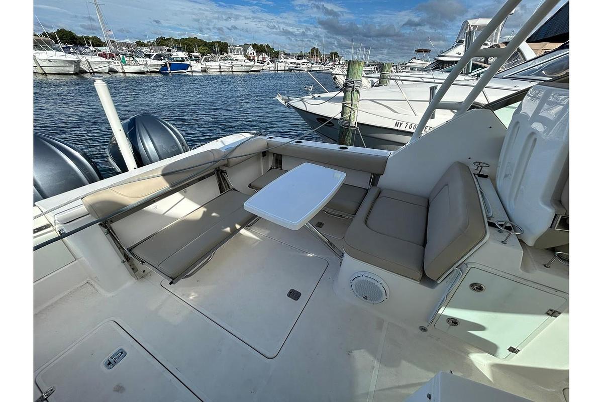 Used 2015 Pursuit DC 325 Dual Console