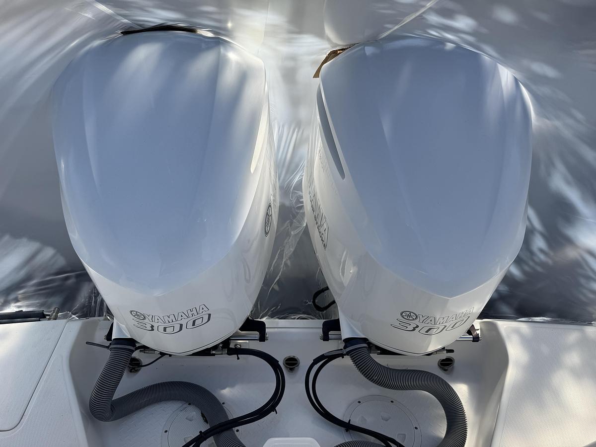 Used 2019 Everglades 295 Center Console