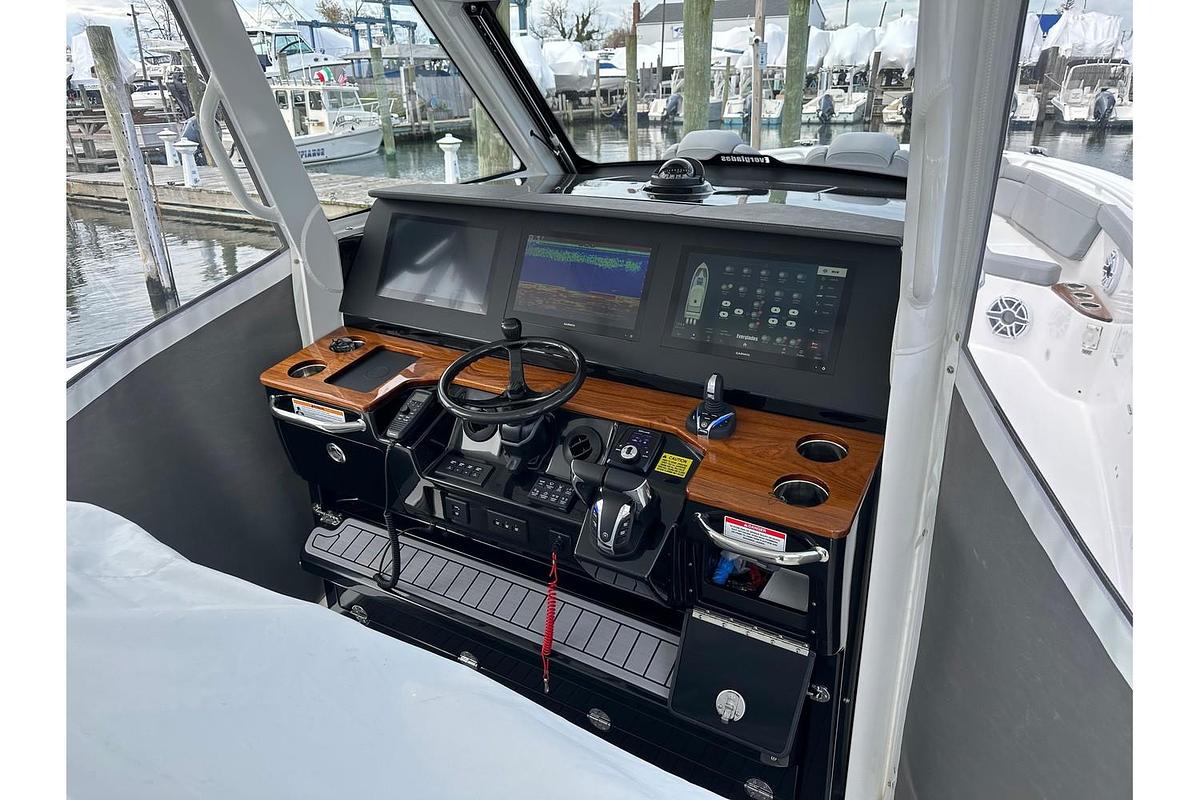 Used 2023 Everglades 395 Center Console
