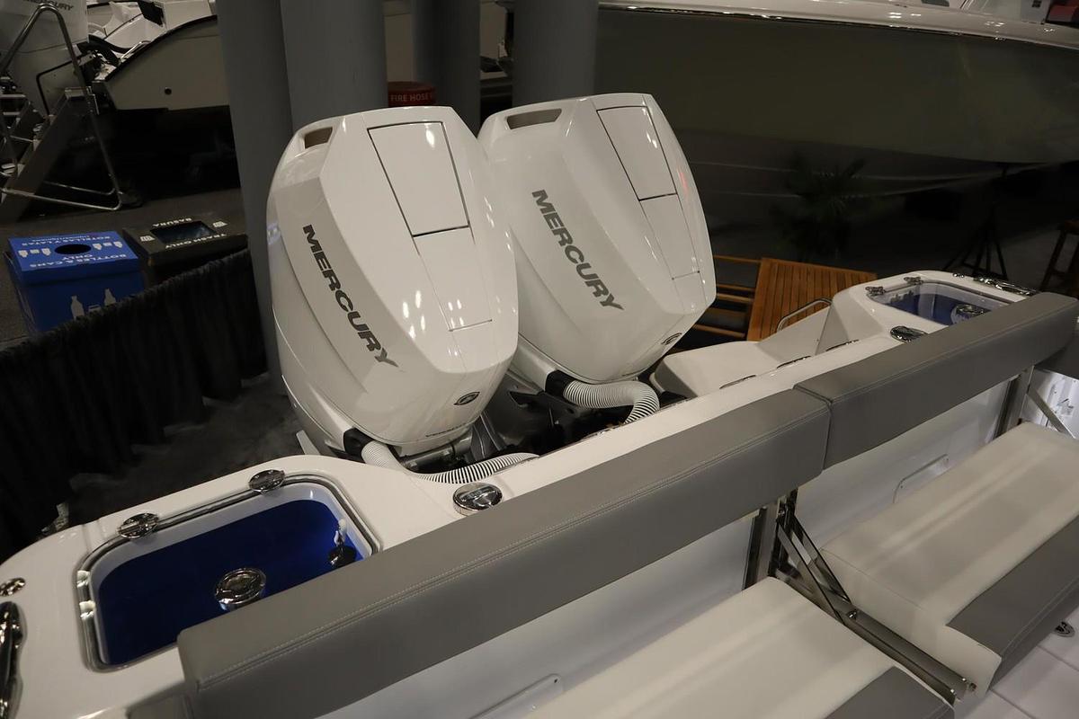 2025 Everglades 315 Center Console